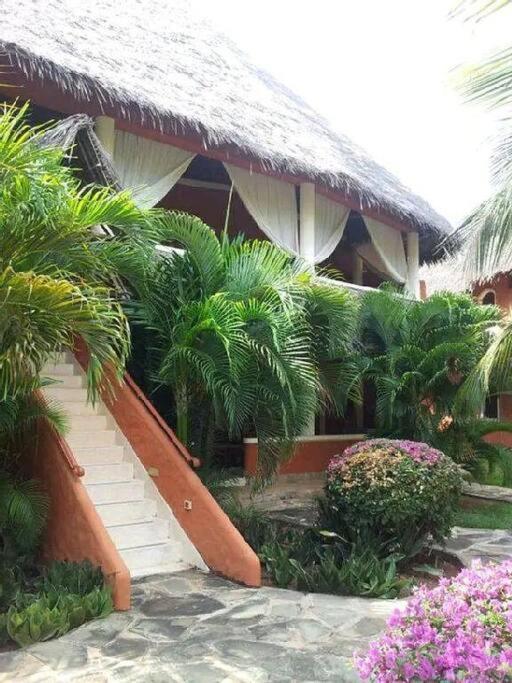 Tembo Beach Cottage Малинди Экстерьер фото