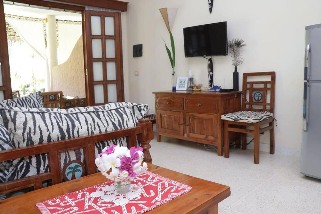 Tembo Beach Cottage Малинди Экстерьер фото